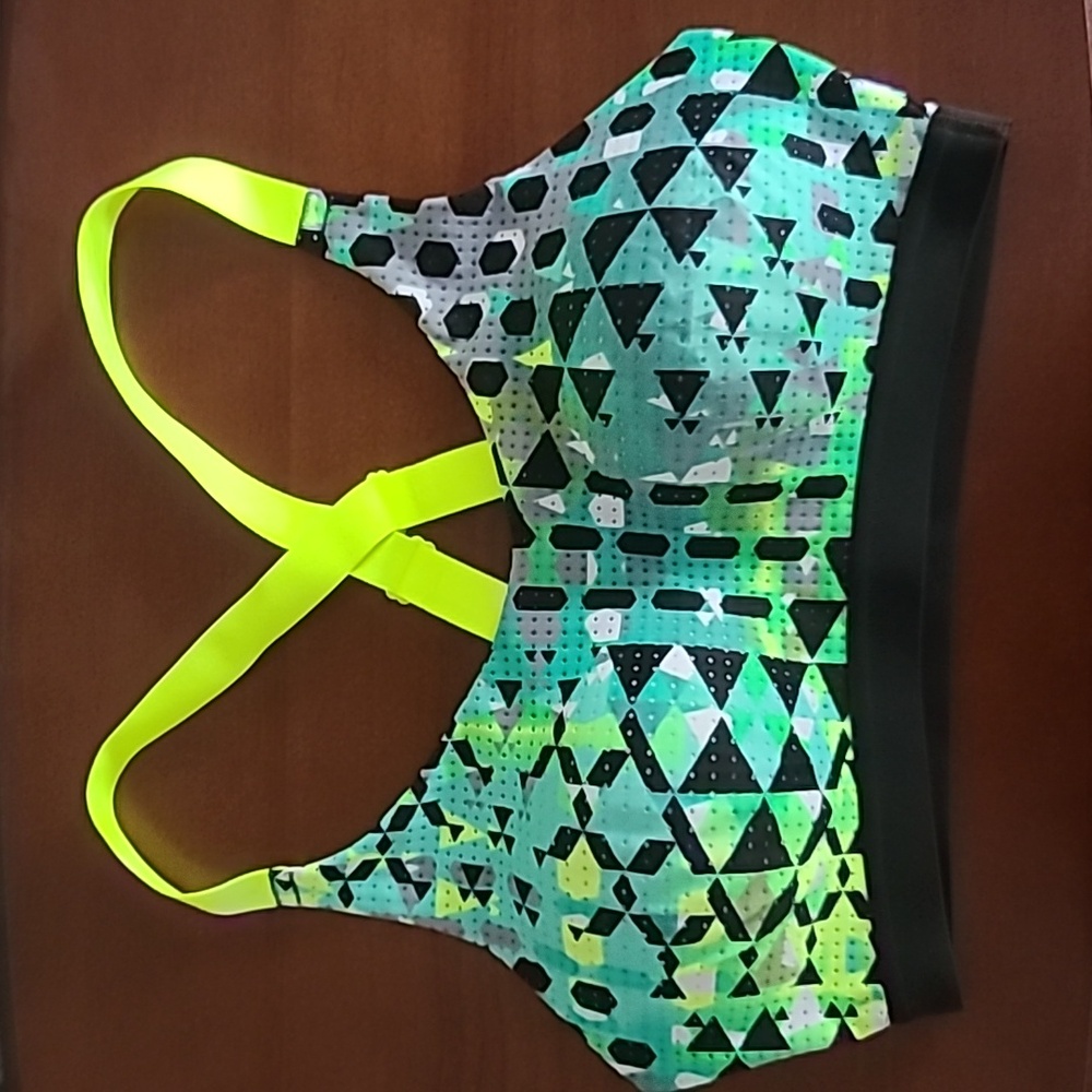 Victoria Sport mesh sports bra